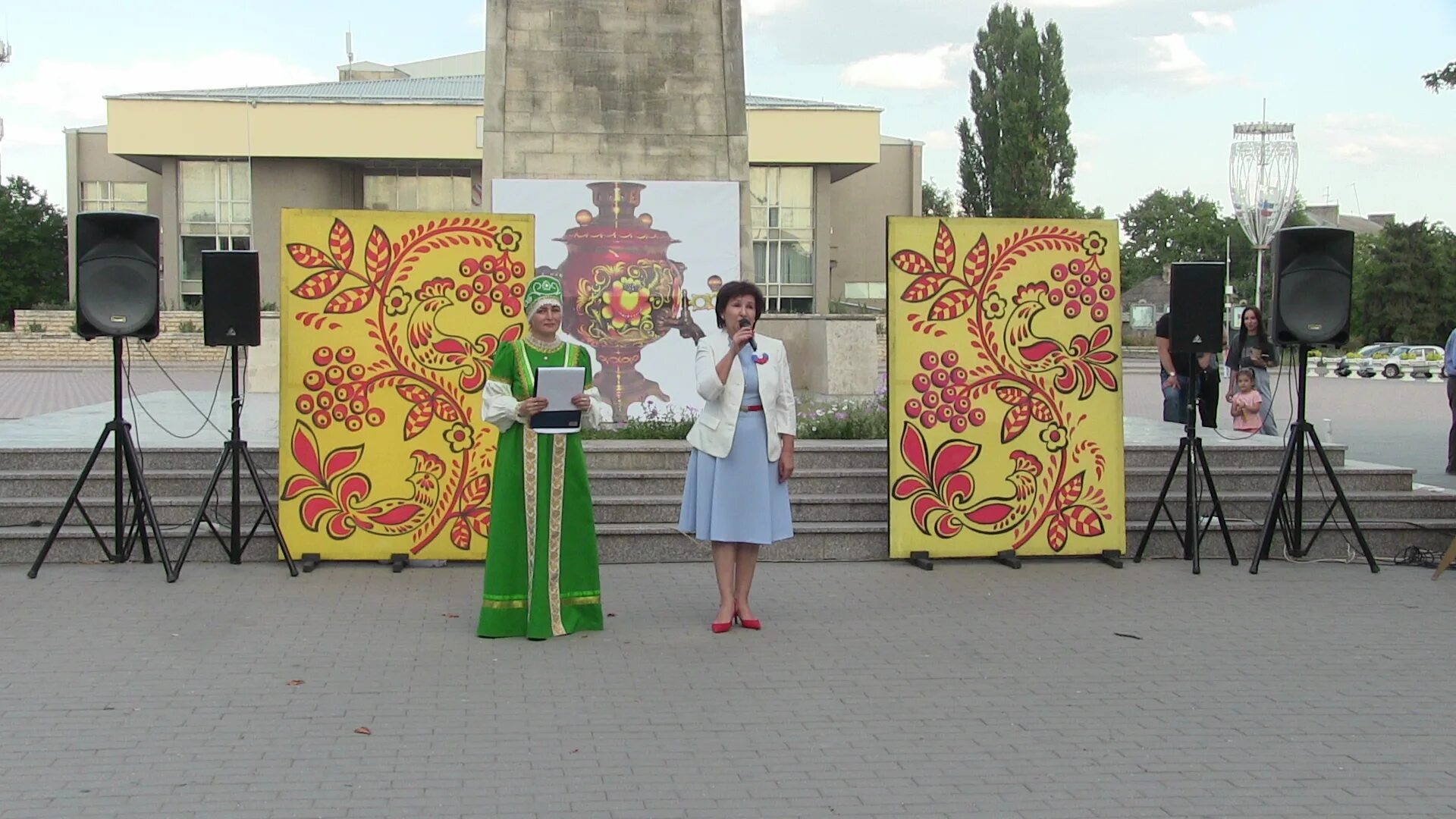 День города моздок 2024 какого. Аллея писателей в моздоке. День города моздок 2024 какого. Моздок табличка. День города моздок 2024 какого.