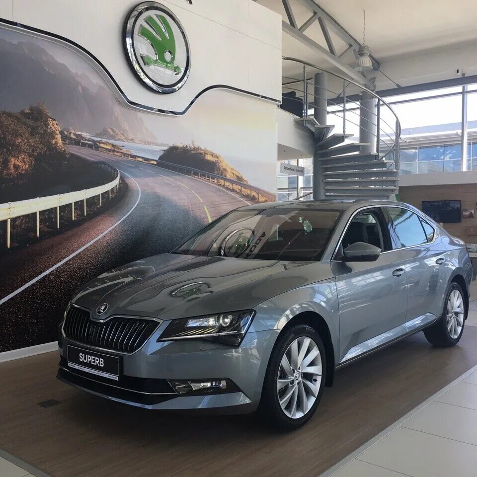 1 автосалон авто сатурн. Автосалон плюс авто отзывы. Автомобили лада в ряд. Автосалон плюс авто отзывы. Тойота центр тамбов автосалон.