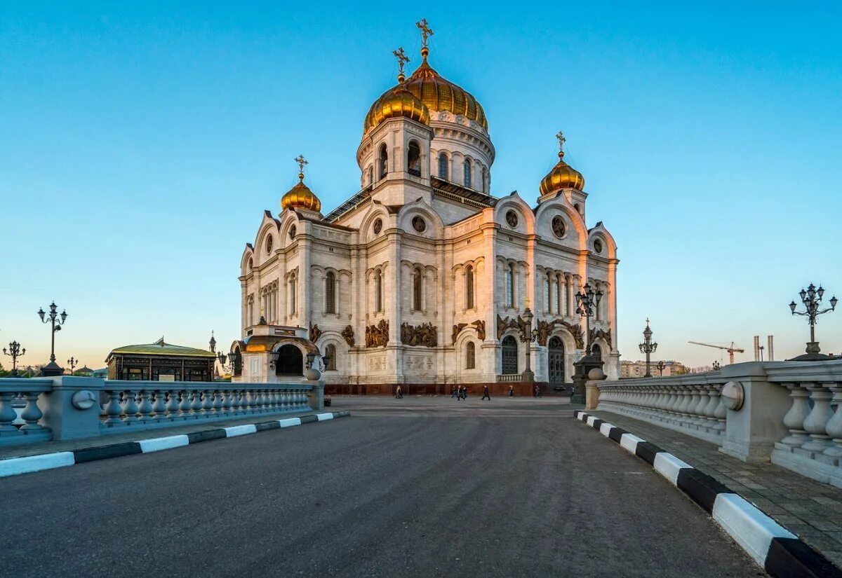 В каком городе находится храм христа спасителя. Храм Христа Спасителя. Кафедральный Соборный храм Христа Спасителя. Храм Христа Спасителя в Москве стиль. Русско Византийский стиль храм Христа Спасителя.