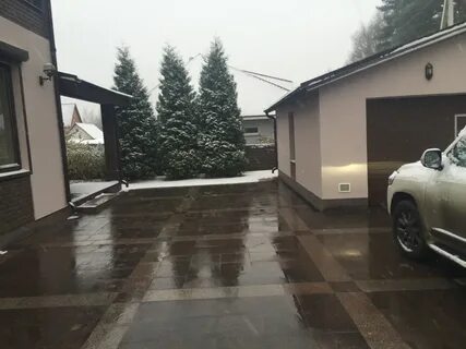 Площадку перед гаражом