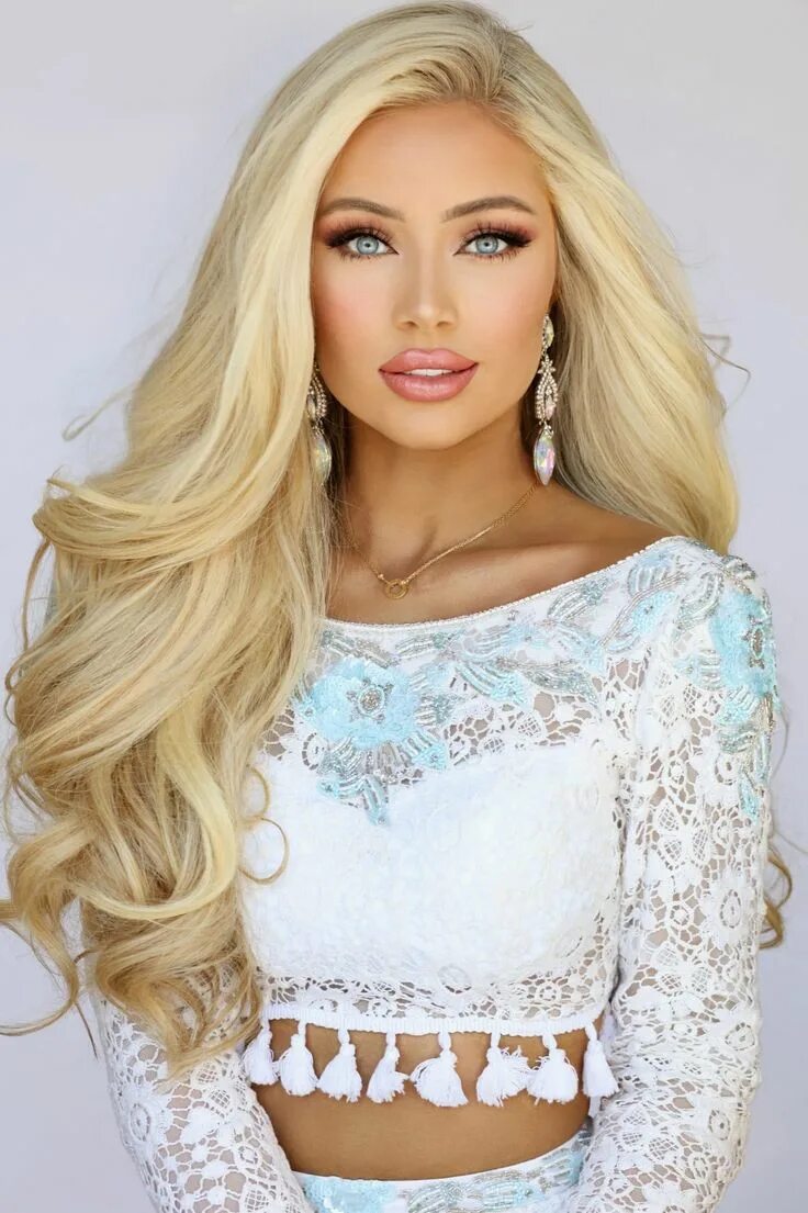 Красивая блондинка с формами. Katerina Rozmajzl. Модель Katerina-Rozmajzl. Georgia Katerina Rozmajzl. Katerina Rozmajzl рост.