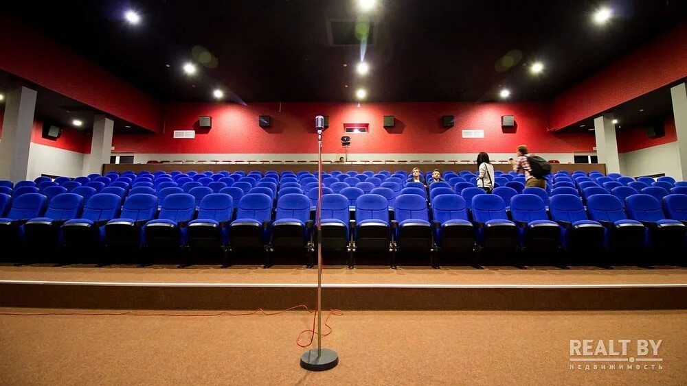 арткинотеатр в тц титан. кинотеатр титан спб. кинотеатр с кроватями в минске. кинотеатр арт. киноцентр кама 2 зал.