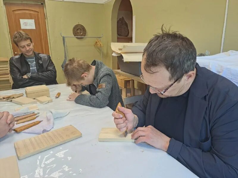 Хотьково мастерские. Никольский собор покровского монастыря хотьково. Художественный салон в хотьково. Ахпу абрамцево. Михеенко 12 хотьково.