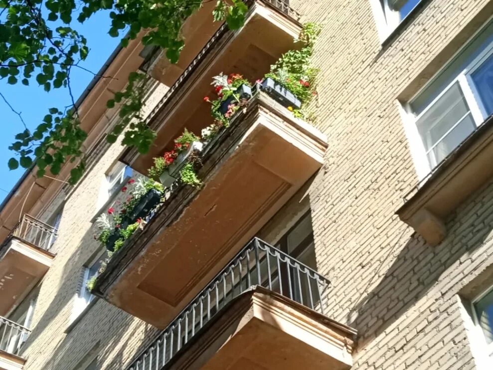 Ординарная 13. Балкон. Балкон из балкона. Балкон Петроградская. Балкон в Питере.