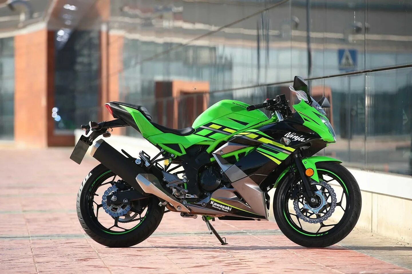 Купить мотоцикл kawasaki. Kawasaki Ninja 125 r. Kawasaki Ninja 125. Ниндзя 125 Кавасаки ниндзя. Мотоцикл Kawasaki Ninja 125.