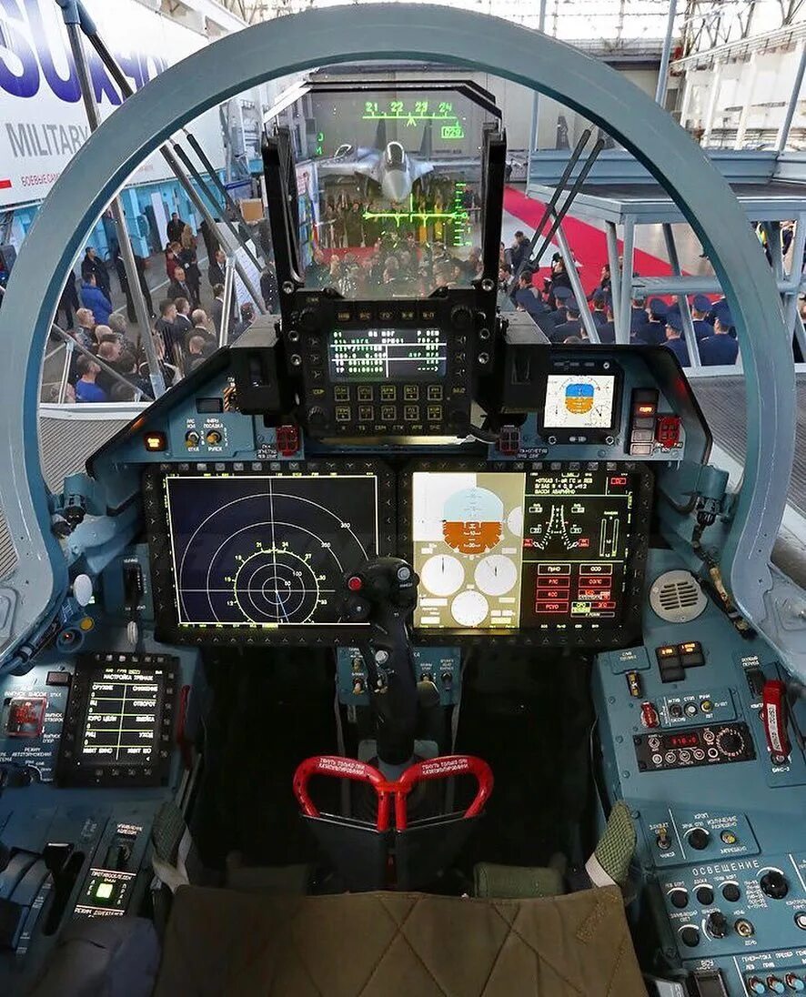 Как управлять истребителем. Су-35 кабина. Су-35 кабина пилота. Су 57 кабина. Кабина Су-35 изнутри.