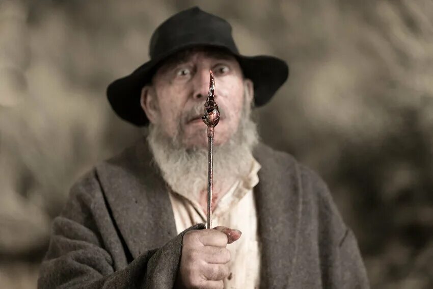 Фильм костяной человек. Костяной томагавк (bone tomahawk), 2015. Курт рассел костяной томагавк. Вестерн ужасы. Костяной томагавк фильм 2015.