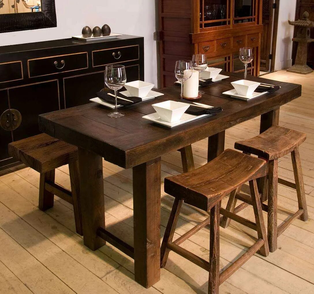 Лучшие картинки стола. Стол из дерева. Обеденный стол из дерева. Стол кухонный деревянный. Массивный стол из дерева.