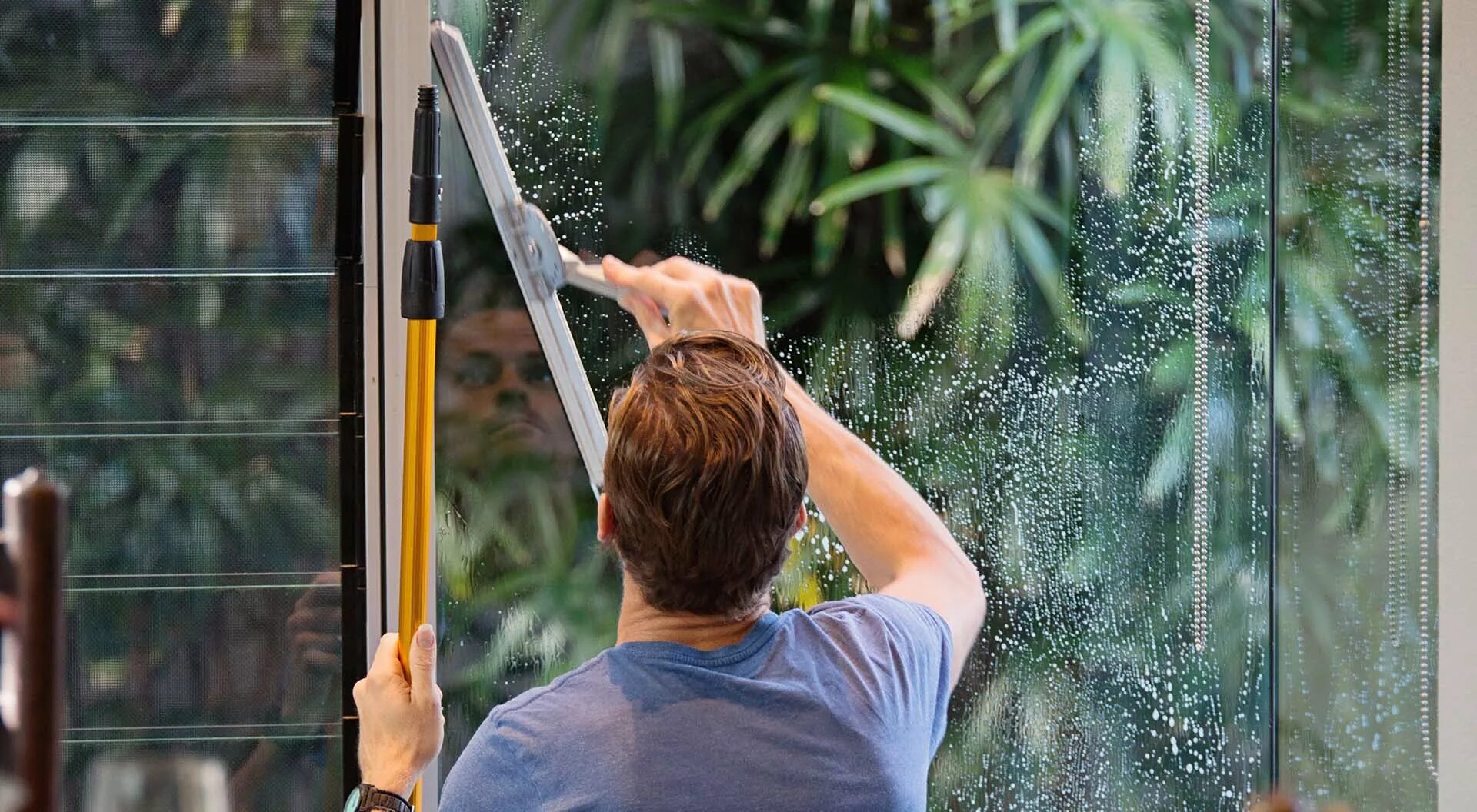 Чистка окон. Exterior Cleaning. Exterior Window Cleaning. Outside Window Cleaning.