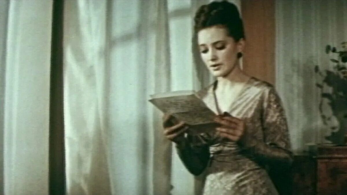 Фильм гранатовый браслет 1965 года. Гранатовый браслет 1965. Ариадна шенгелая гранатовый. Гранатовый браслет фильм 1964. Ариадна шенгелая барышня крестьянка.