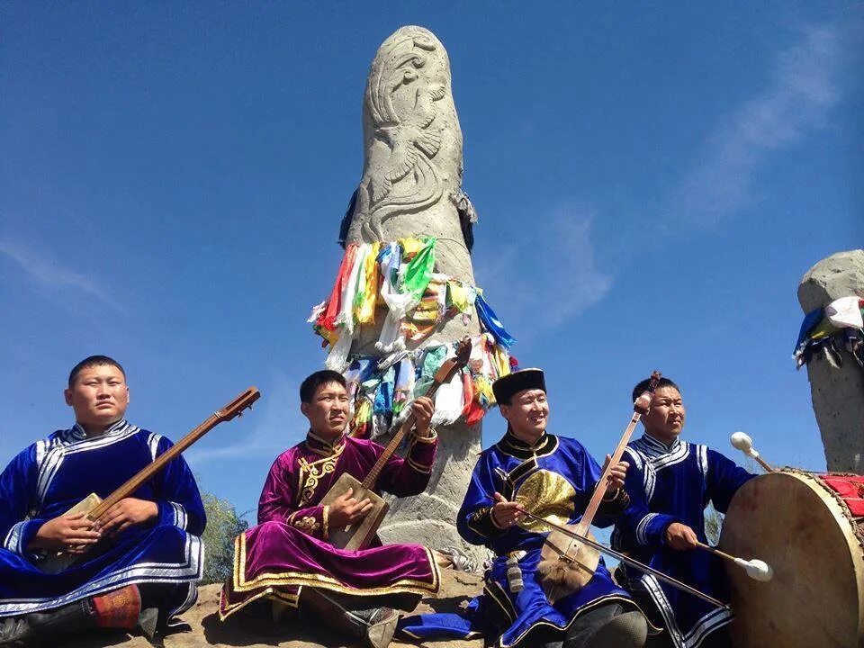 Тувинская национальная одежда. Горловое пение хоомей. Тыва артистер. Тувинский ооржак. Тувинцы-тоджинцы.