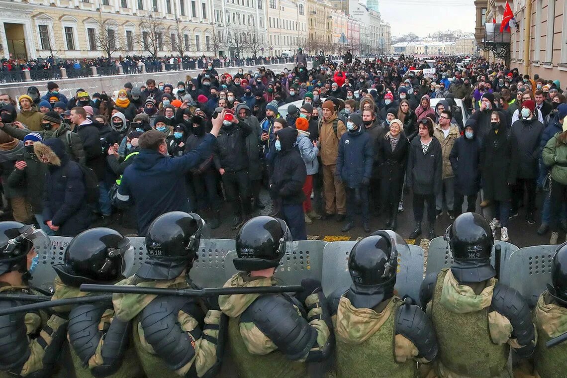 В стране творится беспредел. Митинг в феврале 2021 Навальный в Санкт-Петербурге. Протесты в России 2021 Навальный. Протесты 23 января 2021 в Санкт Петербурге. Протесты в России Навальный.