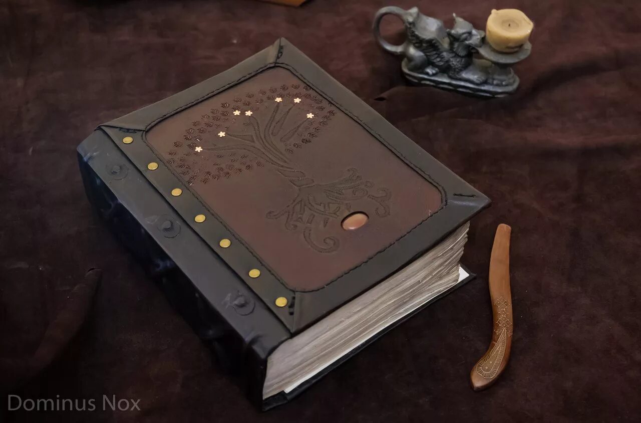 Как сделать волшебную книгу. Гримуар. Как сделать волшебную книгу. Самые красивые обложки книг. Гримуар ведьмы блокнот.