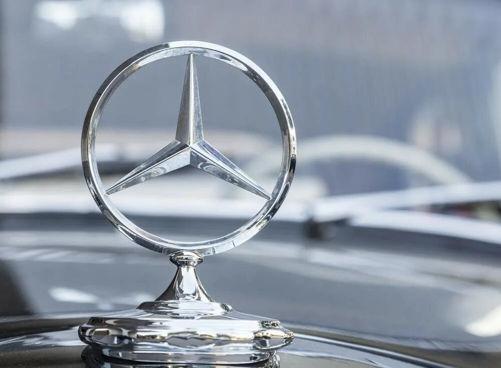 Почему мерседес называют мерседесом. Mercedes logo 2023. Мерседес-Бенц. Мерседес Бенц бренд. Самый последний Мерседес.