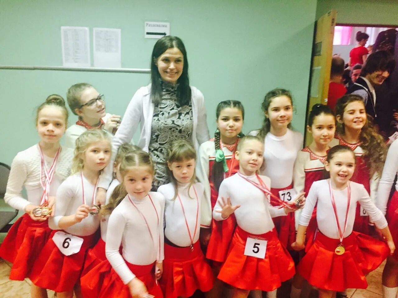Танцы для детей химки. Никита худяков бальные танцы. Соревнования по ирландским танцам. Танцевальная студия стиль. Награждение детей по бальным танцам.
