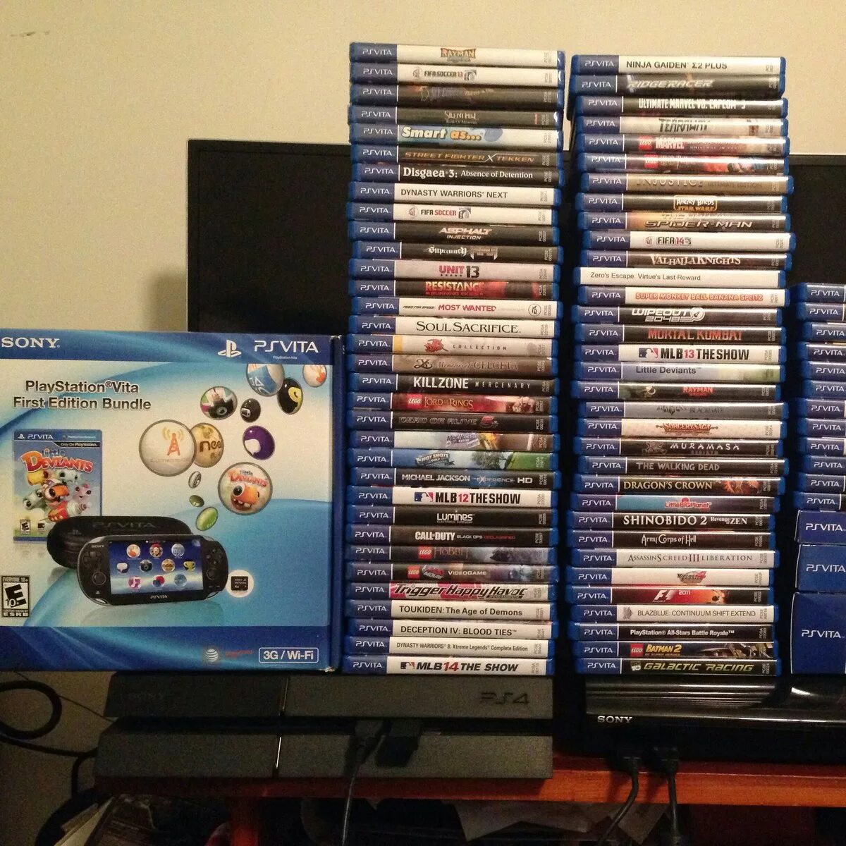 Playstation collections. PS Vita диски. PS Vita collection. Коллекция игр PLAYSTATION.