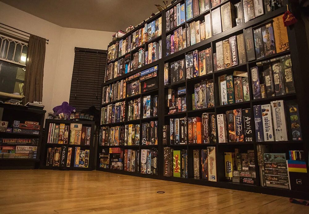 коллекционирование настольных игр. стопка настольных игр. коллекционирование настольных игр. коллекция настолок. коллекционирование настольных игр.
