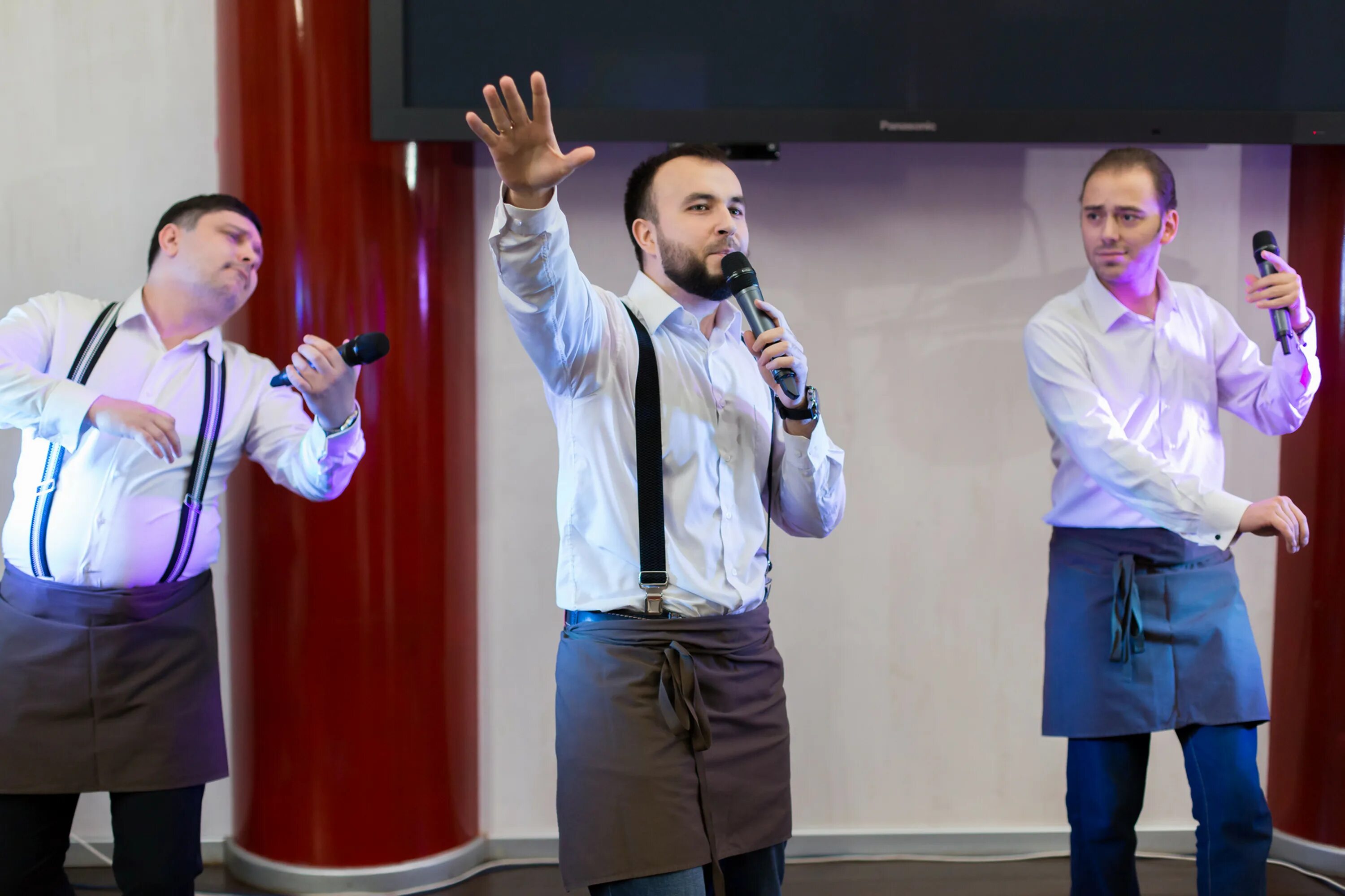 Поющие официанты. Шоу поющих официантов. Вандалковский хорус поющие официанты. Шоу поющих официантов. Поющие официанты.