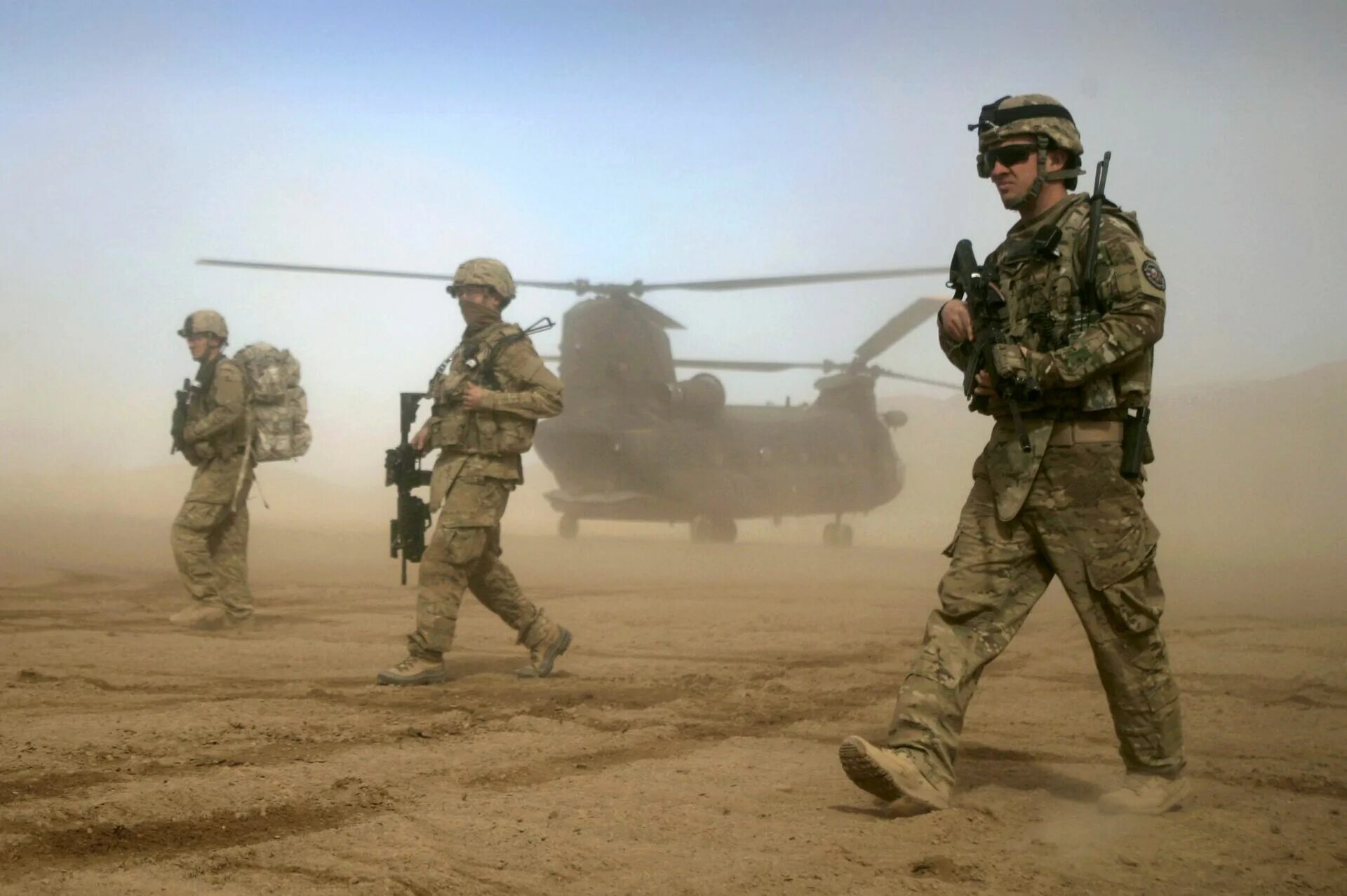 ISAF В Афганистане. Военные США В Афганистане. Американские солдаты в Афганистане 2001.