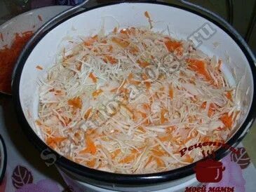 Капуста квашеная шинкованная с морковью