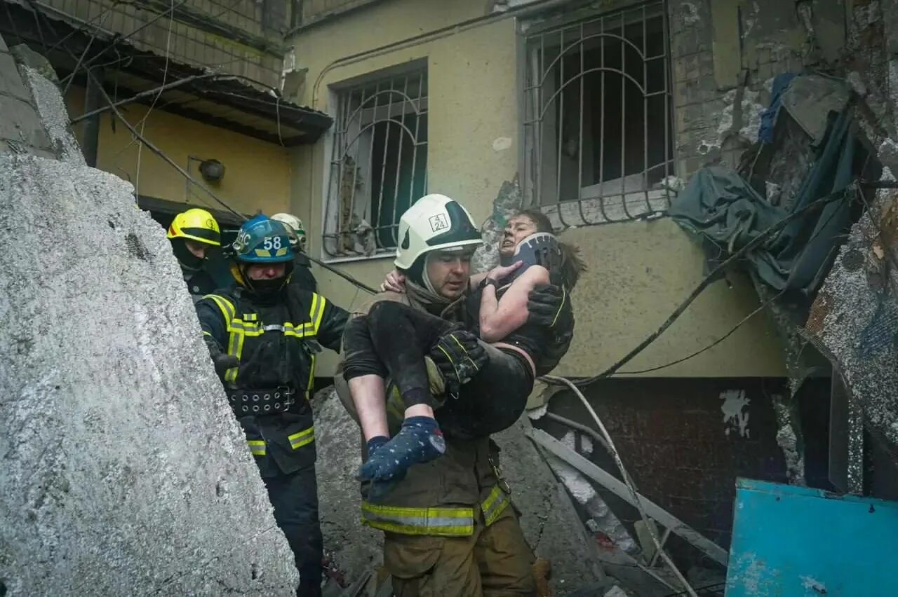 Украинцы ударили. Обрушение жилого дома в Днепре. Пожарная охрана.