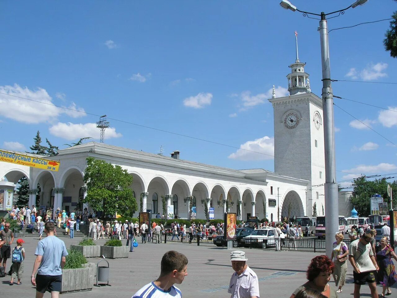 Городской сайт симферополя. Столица Крыма город Симферополь. Симферополь – столица Крыма. Железнодорожный вокзал. Крымский вокзал Симферополь. Железнодорожный вокзал города Симферополя.