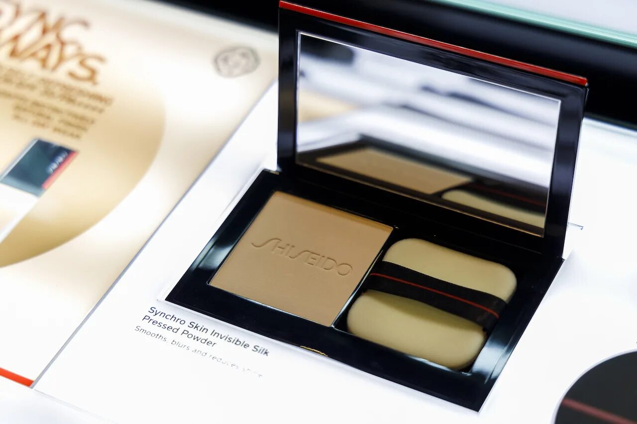Synchro skin пудра. Пудра шисейдо synchro skin. Shiseido synchro skin пудра. Shiseido 160 shell. Shiseido volcanic 218.