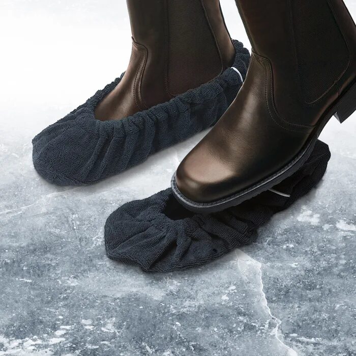 Чтоб подошва не. Скользкие зимние ботинки. Скользящая подошва на зимней обуви. Носки для зимних сапог. Носок на обувь от гололеда.
