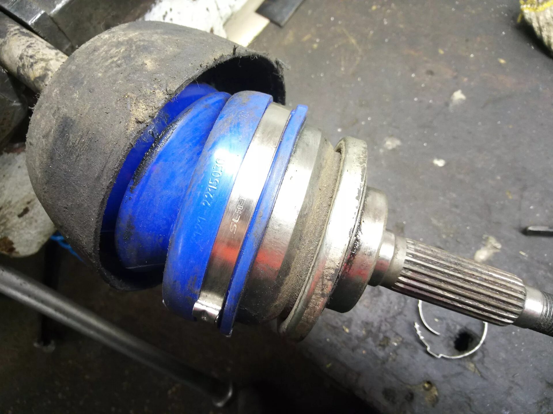 Пежо 408 хомут пыльника шруса. Как одеть шрус. Пыльник шруса соната еф. Приора пыльник шруса наружного разрезной. Как одеть шрус.