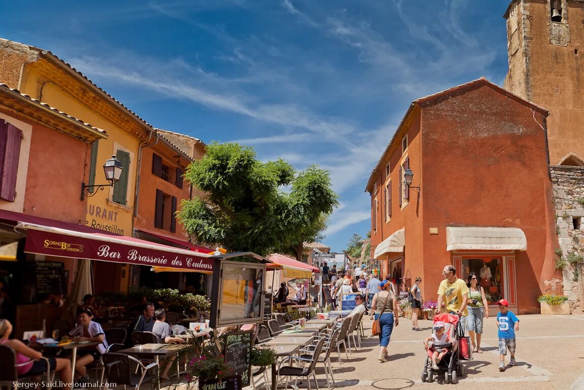 Roussillon. Руссильоне. Русийон. Жана поля Руссильон. Red village