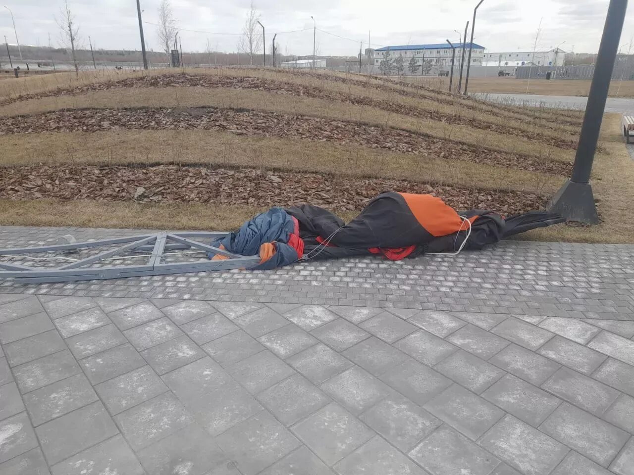 Пожар на кладбище. Омск новости 17 апреля. Дтп в нижнеомском районе вчера. Пожар в омске. The дым омск.