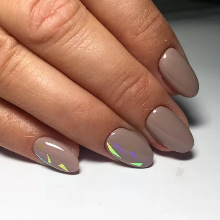 маникюр спокойных тонов. маникюр в ю пастельных тонах. маникюр однотонный матовый. маникюр спокойных тонов. спокойные ногти.