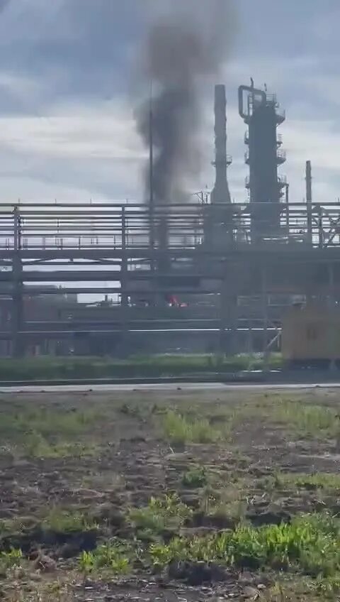 Нападение на завод. Ильский НПЗ пожар. Ильский НПЗ Краснодар. Дубовой Ильский НПЗ. Пожар на Ильском НПЗ В Краснодарском крае.