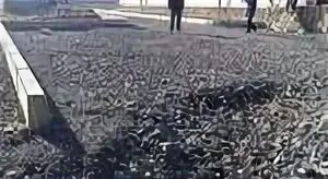 Основание из щебня методом заклинки. Щебеночное основание методом заклинки. заклинка щебня. укладка черного щебня. метод заклинки щебня это.