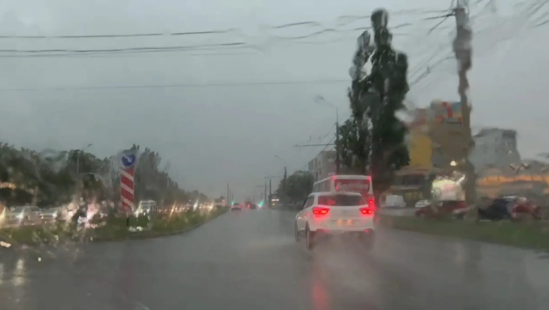 Сколько сегодня в ставрополе. Ливень в Ставрополе 31 мая 2023. Сильный дождь. Сильный дождь фото. Пятигорск ливень.