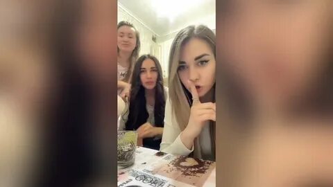 Перископ красивых девушек