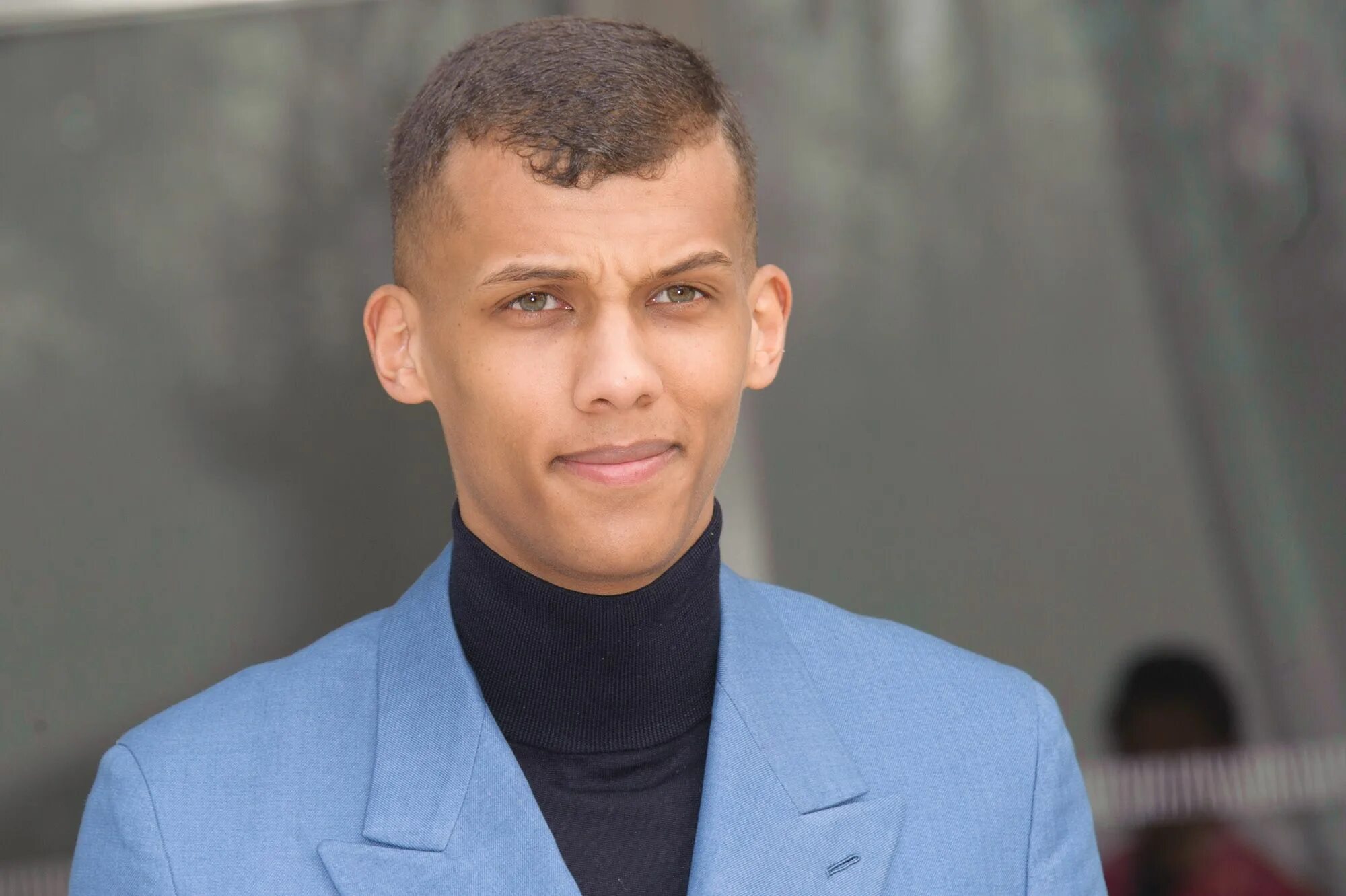 Стромай певец. Стромай. Певец стромай. Бельгийский певец Stromae 2023. Стромай sante.