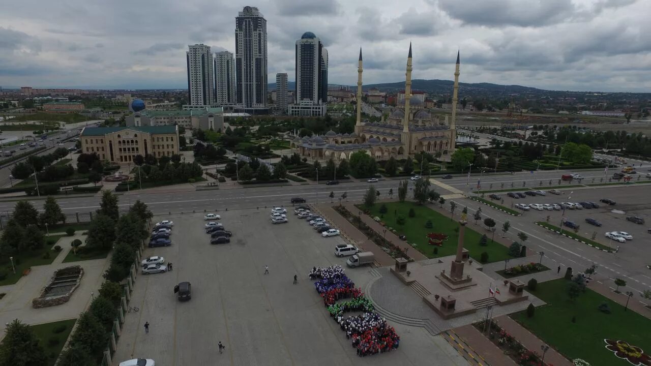 На какой реке грозный 5 букв. Столица Чечни Грозный. Грозный 2013. Центральная площадь Чечни. Грозный центр города.