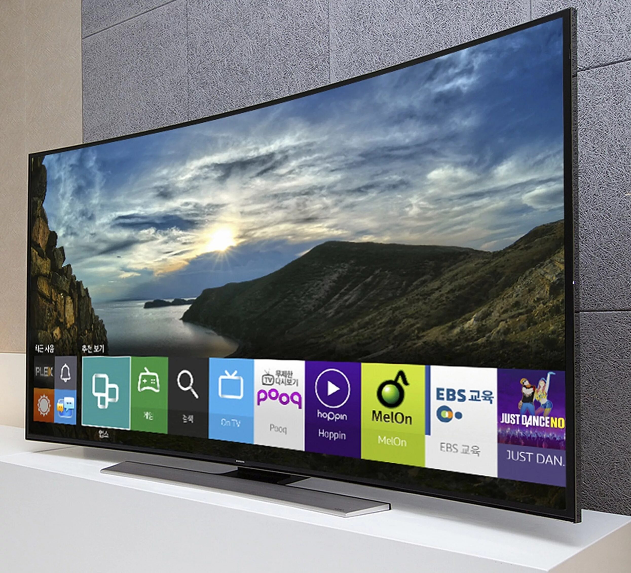 Телевизоры обзор цены. Tizen Samsung Smart TV. Телевизоры самсунг смарт ТВ 2015. Samsung Smart TV Tizen телевизор. Tizen os Samsung Smart TV последняя версия.