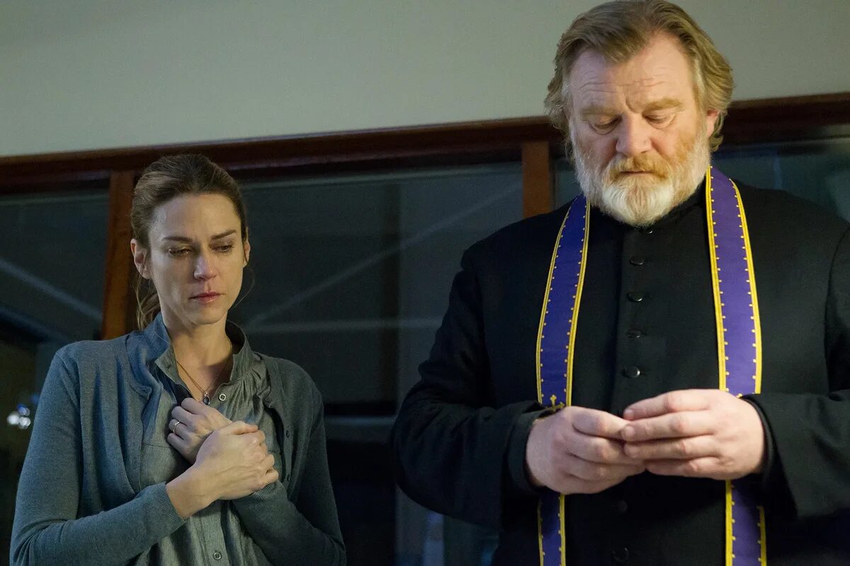 Фотосессия священник и девушка. Про священника и девушку. Fleabag сериал эндрю скотт священник. Про священника и девушку. Гранчестер 1 сезон.