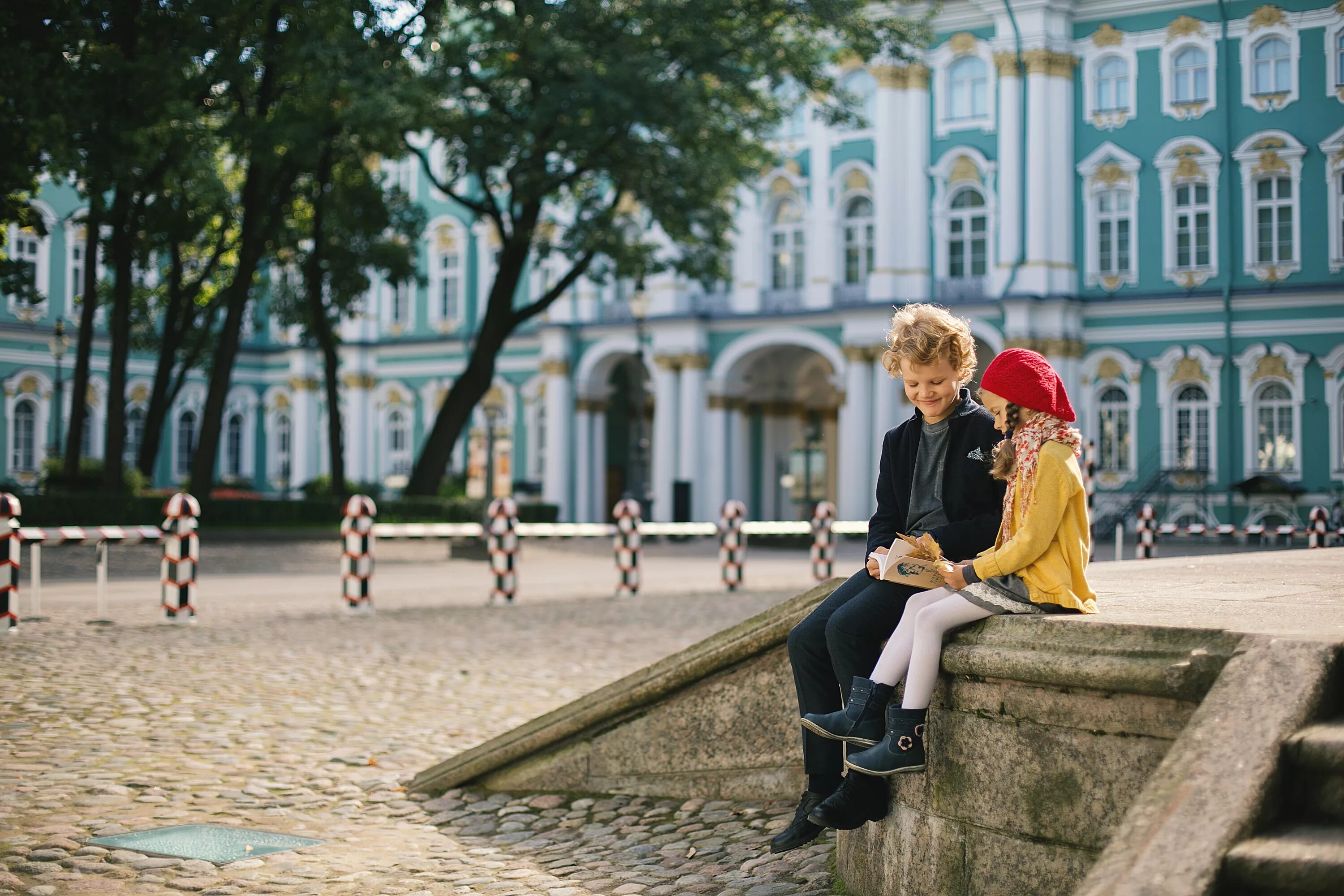 Школьные каникулы в петербурге. Экскурсии в Питере Эрмитаж. Санкт-Петербург прогулка. Прогулки по городу. Эрмитаж для детей.