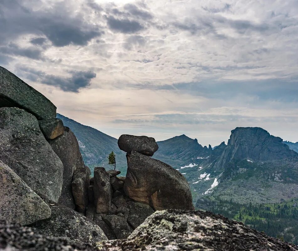 кто создал каменную гору. конжаковский камень. урал горы басеги. конжаковский камень. гора скальная полярный урал.