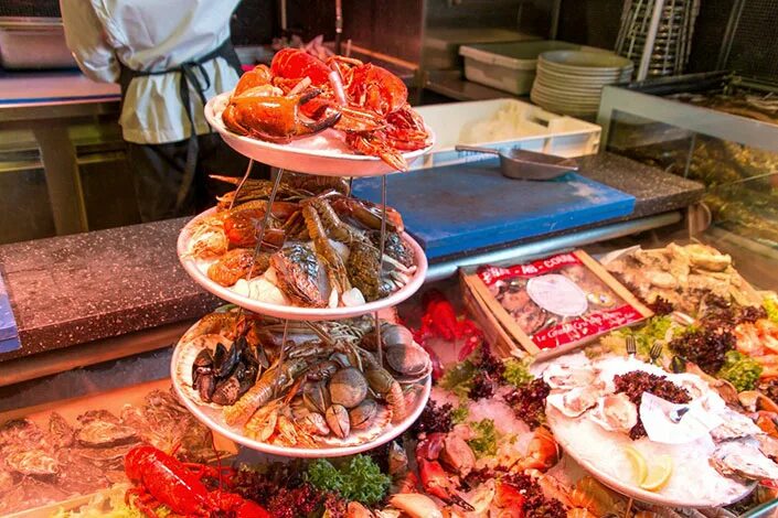 Где вкусно поесть во владивостоке. Известный рыбный ресторан в Гааге. Экспедиция Красногвардейское Крым ресторан. Кафешки где можно вкусно поесть. Рынок свежих морепродуктов в Гааге Нидерланды.