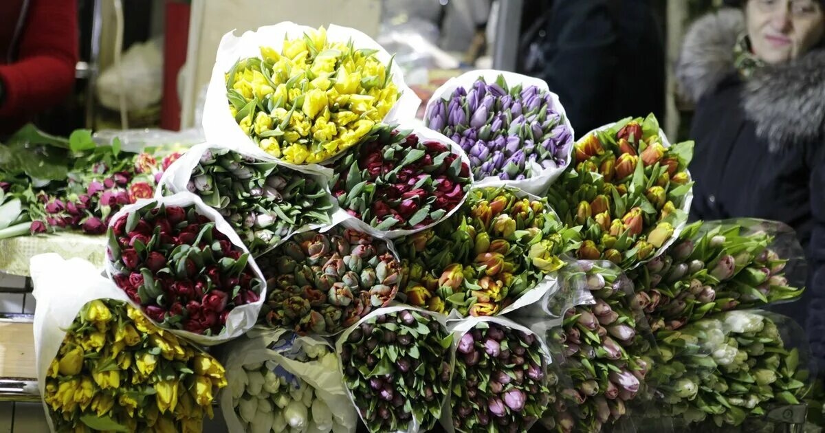 Рижский рынок цены на цветы 2024. Рижский рынок цветы. Букет цветов на рынке. Рижский рынок продукты. Букет цветов Рижский рынок.