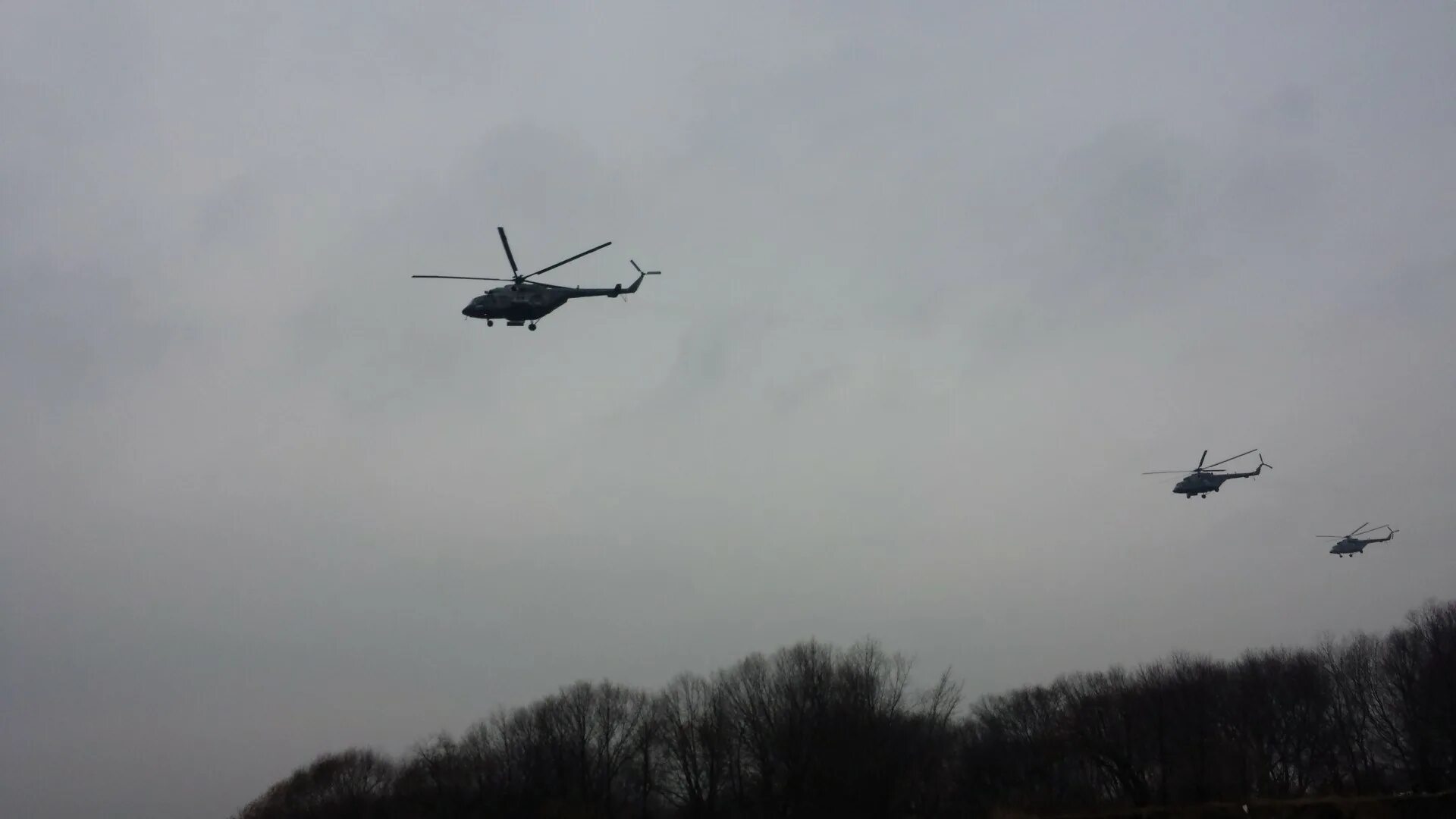 Вертолеты над железногорским водохранилищем. Военные вертолеты над Истрой. Вертолет над тайгой. Вертолеты над Дарковичи. Военные вертолеты над Нижегородской областью.