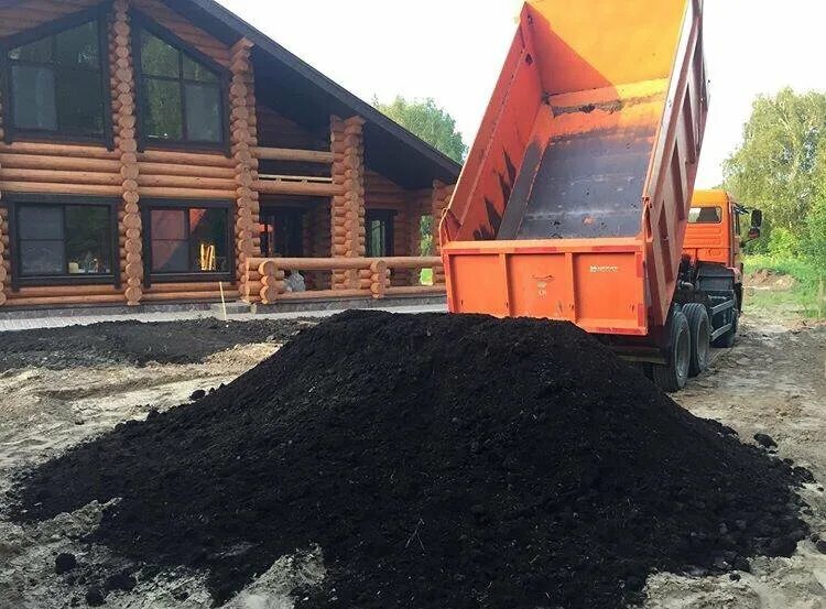 Чистый грунт. Камаз 10 кубов грунта. Грунт растительный. Машина чернозема в подмосковье. Машина чернозема в подмосковье.