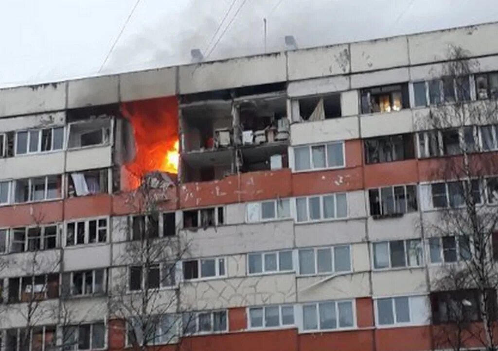 В санкт петербурге взорвался дом. Фото дом после взрыва пожар.