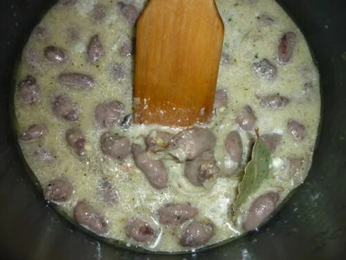 Куриные сердечки в сметане в мультиварке рецепт. Куриные сердечки с гавайской смесью. сколько тушить куриные сердечки в мультиварке. куриные сердечки псковские. гречка тушеная с сердечками со сливками рецепт.