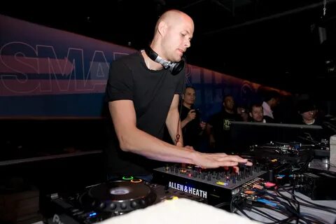 Mixing dj techno