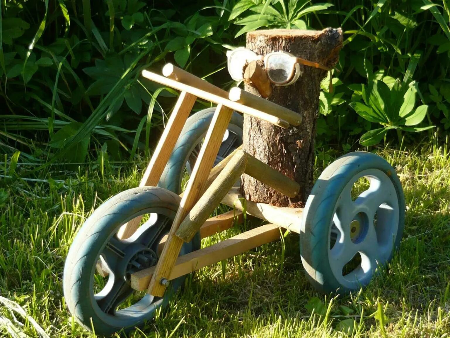 креативные изделия из дерева. поделки на детскую площадку. скульптуры из автозапчастей. поделки из шин для детской площадки. картон поделки.